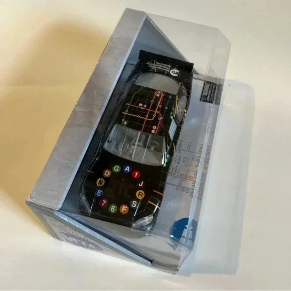 NEW Lionel New York City MTA Subway Series Collectible Race Car 1:24 - Black - Picture 2 of 5